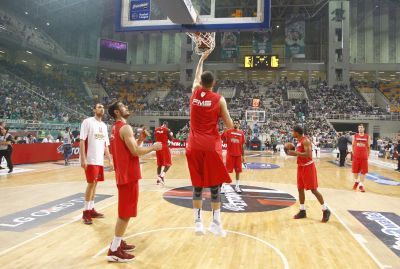 "Χοντρή" γιούχα στους παίκτες του Οσφπ (vid)