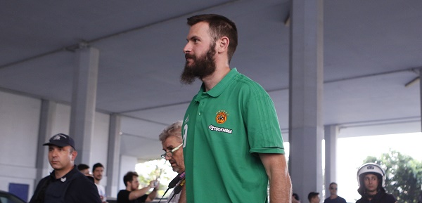 Χαμός με Φώτση στο ΟΑΚΑ