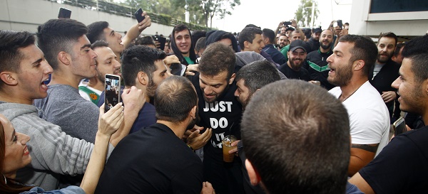 "Τρέλα" για Παππά στο ΟΑΚΑ!