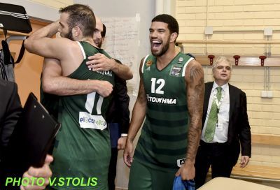 Καρέ-καρέ οι πανηγυρισμοί του Παναθηναϊκού στα αποδυτήρια του ΣΕΦ (pics)