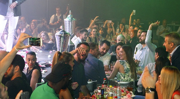 Όλα όσα έγιναν στο γλέντι του Παναθηναϊκού στα μπουζούκια (vids & pics) Όλα όσα έγιναν στο γλέντι του Παναθηναϊκού στα μπουζούκια