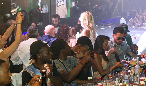 Όλα όσα έγιναν στο γλέντι του Παναθηναϊκού στα μπουζούκια (vids & pics) Όλα όσα έγιναν στο γλέντι του Παναθηναϊκού στα μπουζούκια