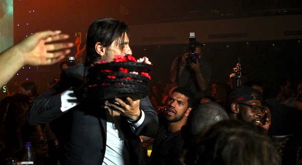 Όλα όσα έγιναν στο γλέντι του Παναθηναϊκού στα μπουζούκια (vids & pics) Όλα όσα έγιναν στο γλέντι του Παναθηναϊκού στα μπουζούκια