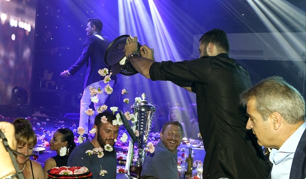 Όλα όσα έγιναν στο γλέντι του Παναθηναϊκού στα μπουζούκια (vids & pics) Όλα όσα έγιναν στο γλέντι του Παναθηναϊκού στα μπουζούκια