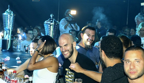 Όλα όσα έγιναν στο γλέντι του Παναθηναϊκού στα μπουζούκια (vids & pics) Όλα όσα έγιναν στο γλέντι του Παναθηναϊκού στα μπουζούκια