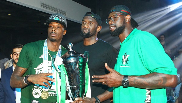 Όλα όσα έγιναν στο γλέντι του Παναθηναϊκού στα μπουζούκια (vids & pics) Όλα όσα έγιναν στο γλέντι του Παναθηναϊκού στα μπουζούκια