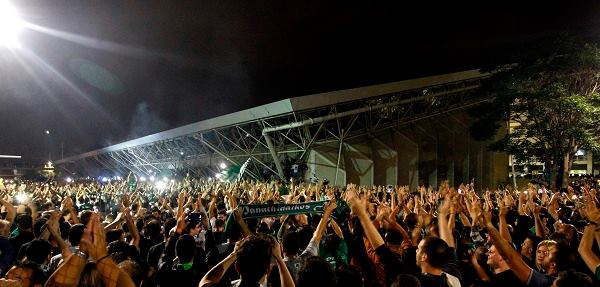 ΠΑΝΙΚΟΣ! Ελάχιστα εισιτήρια έμειναν για τη φιέστα!