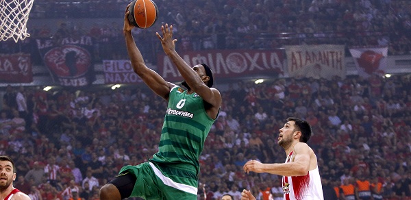 Σίνγκλετον: «Δεν μπορώ να φανταστώ τον εαυτό μου να παίζει με μερικούς παίκτες του Ολυμπιακού» (pic)