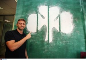 Ο Άλτμαν... ποζάρει με κασκόλ του Παναθηναϊκό (pics)