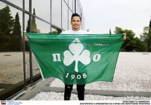 Ο Λουτσιάνο ποζάρει με σημαία και κασκόλ του Παναθηναϊκού! (pics)
