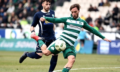 Γκολ δεν βάζει, ελληνικά μαθαίνει...