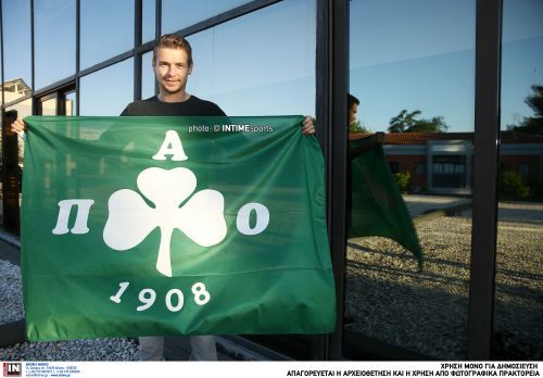 Ο Κολοβέτσιος... ποζάρει με σημαία και κασκόλ του Παναθηναϊκού (pics)