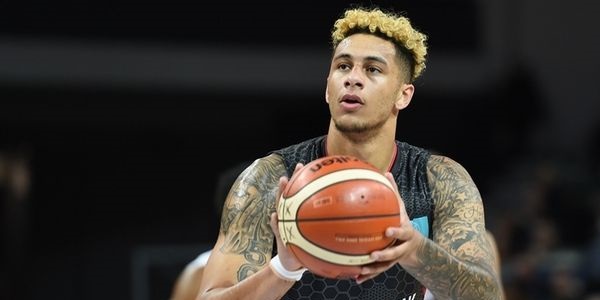 "Προτιμά την ευκαιρία στην Ελλάδα ο Όγκαστ"