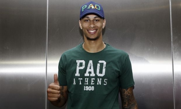 Ο Όγκαστ και τα... πράσινα μαλλιά