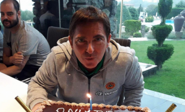 Η τούρτα - έκπληξη και το μήνυμα σε αυτή για τον Πασκουάλ (pics + vid)