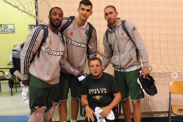 Ο εκλεκτός προσκεκλημένος στην προπόνηση και τα "πράσινα" δώρα (pic)