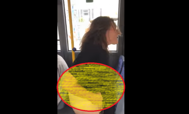 ΣΟΚ - Τρελό βρισίδι από γυναίκα που ξεγυμνώθηκε μέσα στο λεωφορείο (vid)