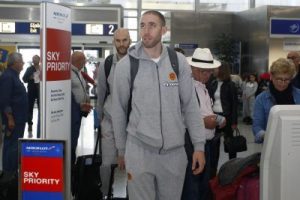 "Πέταξε" για Μόσχα ο Εξάστερος - Όλα τα λεφτά το... στυλ του Γκιστ! (pics)