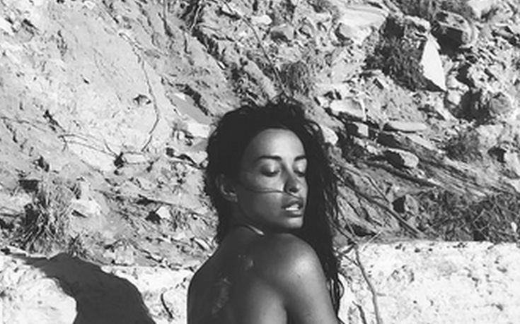 Η Ελένη Φουρέιρα αποχαιρετά τόπλες το καλοκαίρι (pics)