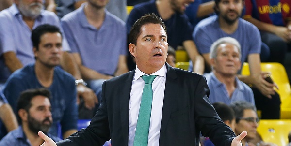 Έξαλλος στα αποδυτήρια  Πασκουάλ, τα... έψαλε στους παίκτες!