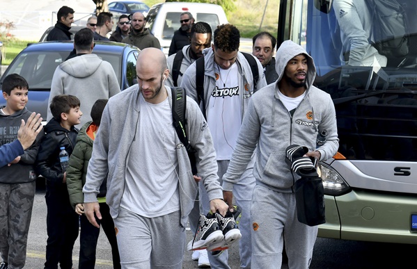 Πανικός από παιδιά στην άφιξη του Εξάστερου (pics)