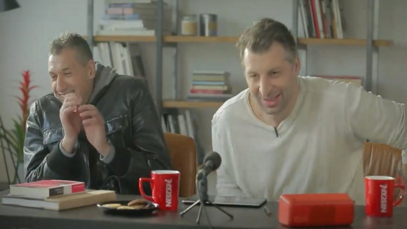 ΚΛΑΜΑ - Μυθική διαφήμιση με Διαμαντίδη-Παπαλουκά να τηλεφωνούν και να ξυπνούν κόσμο! (vid)