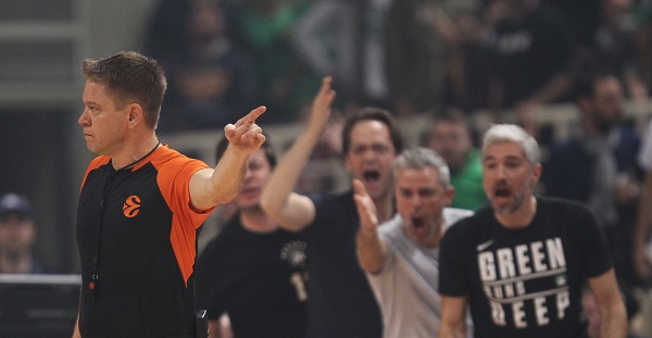 «Σφαγιαστική η διαιτησία στο ντέρμπι»