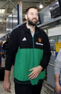 "Έκλεψε" την παράσταση του μούσι του Σίνγκλετον (pics) "Έκλεψε" την παράσταση του μούσι του Σίνγκλετον (pics)