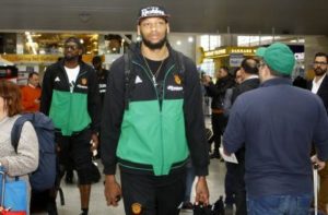 "Έκλεψε" την παράσταση του μούσι του Σίνγκλετον (pics) "Έκλεψε" την παράσταση του μούσι του Σίνγκλετον (pics)