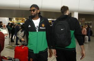 "Έκλεψε" την παράσταση του μούσι του Σίνγκλετον (pics) "Έκλεψε" την παράσταση του μούσι του Σίνγκλετον (pics)