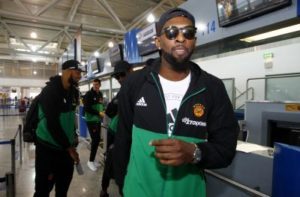 "Έκλεψε" την παράσταση του μούσι του Σίνγκλετον (pics) "Έκλεψε" την παράσταση του μούσι του Σίνγκλετον (pics)