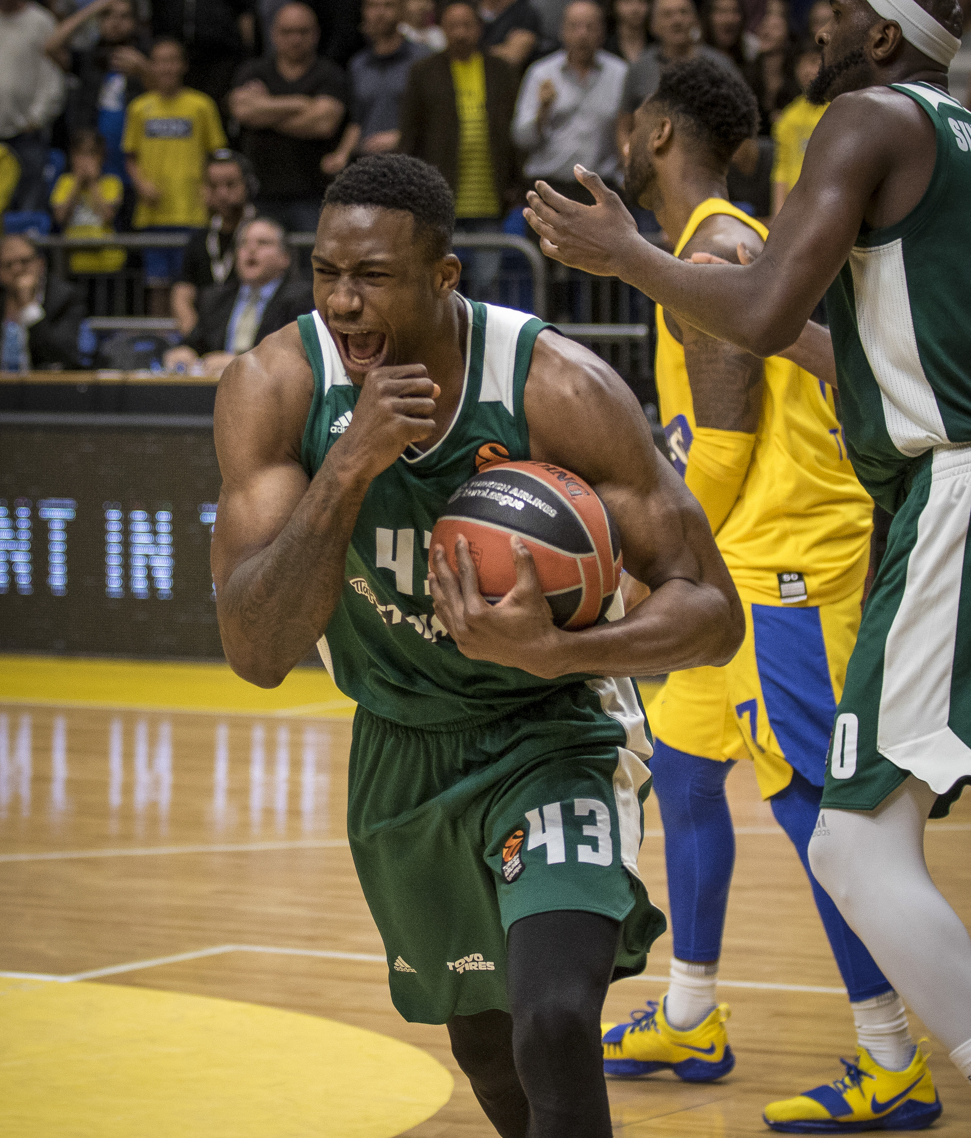 Το ξέσπασμα του Αντετοκούνμπο με τη λήξη! (pics)