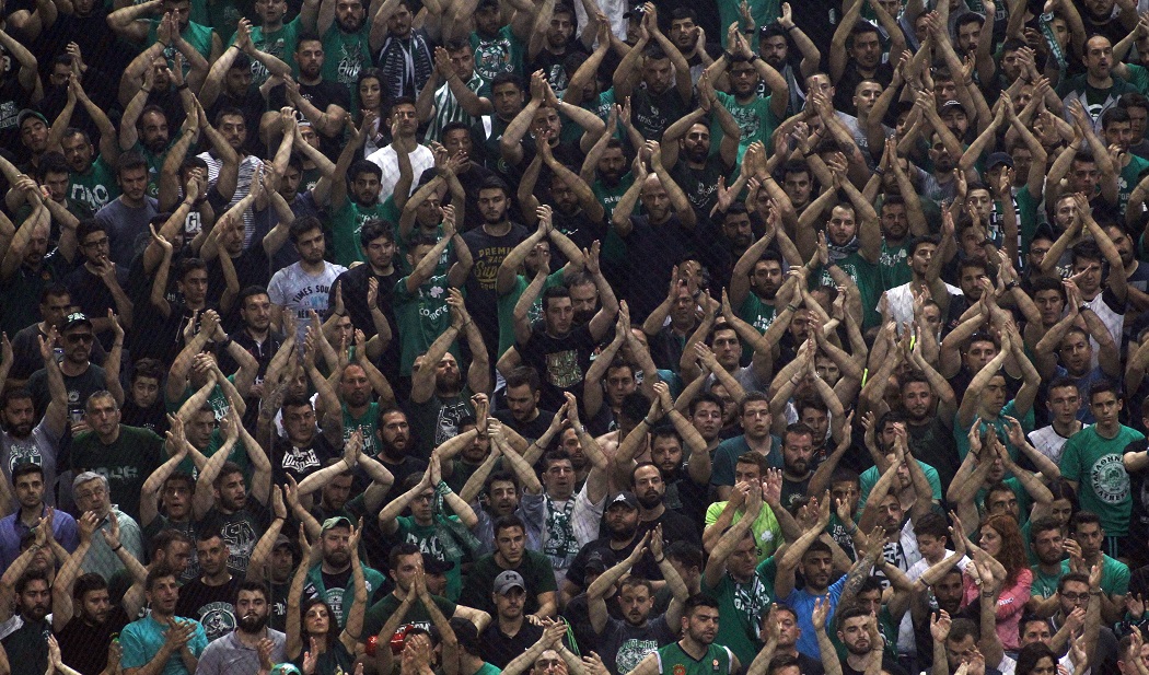 «Χάζεψε» με τον κόσμο του Παναθηναϊκού ο Κάρολ - Τα βίντεο που τράβηξε (vids)