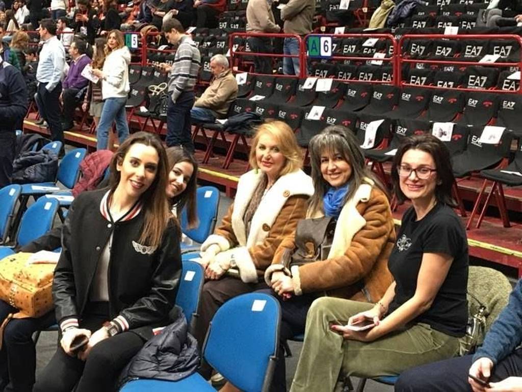 Στο πλευρό του Εξάστερου η κα Γιαννακόπουλου (photo)