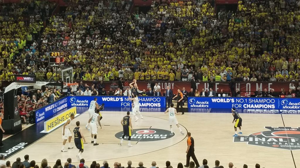 Φτυσιές, ρίψη αντικειμένων, μπινελίκια και ανύπαρκτα μέτρα ασφαλείας! Πήρε τίποτα το μάτι σου Τζόρντι;