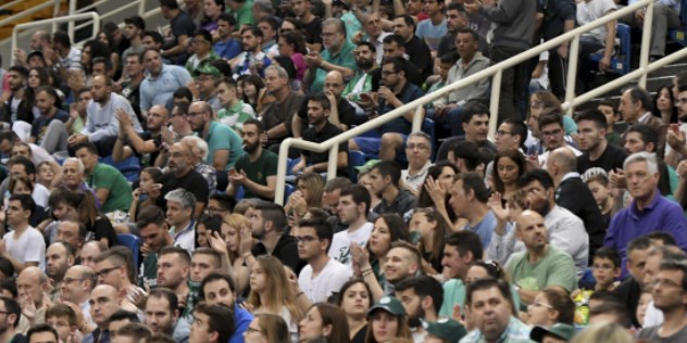 Πρόταση γάμου στο ΟΑΚΑ