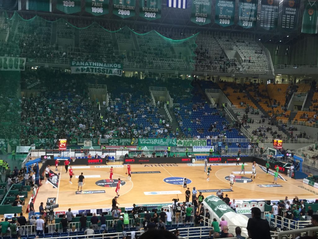 Κοτόπουλα και... εσώρουχα στο ΟΑΚΑ για... πάρτη του οσφπ! (pics)