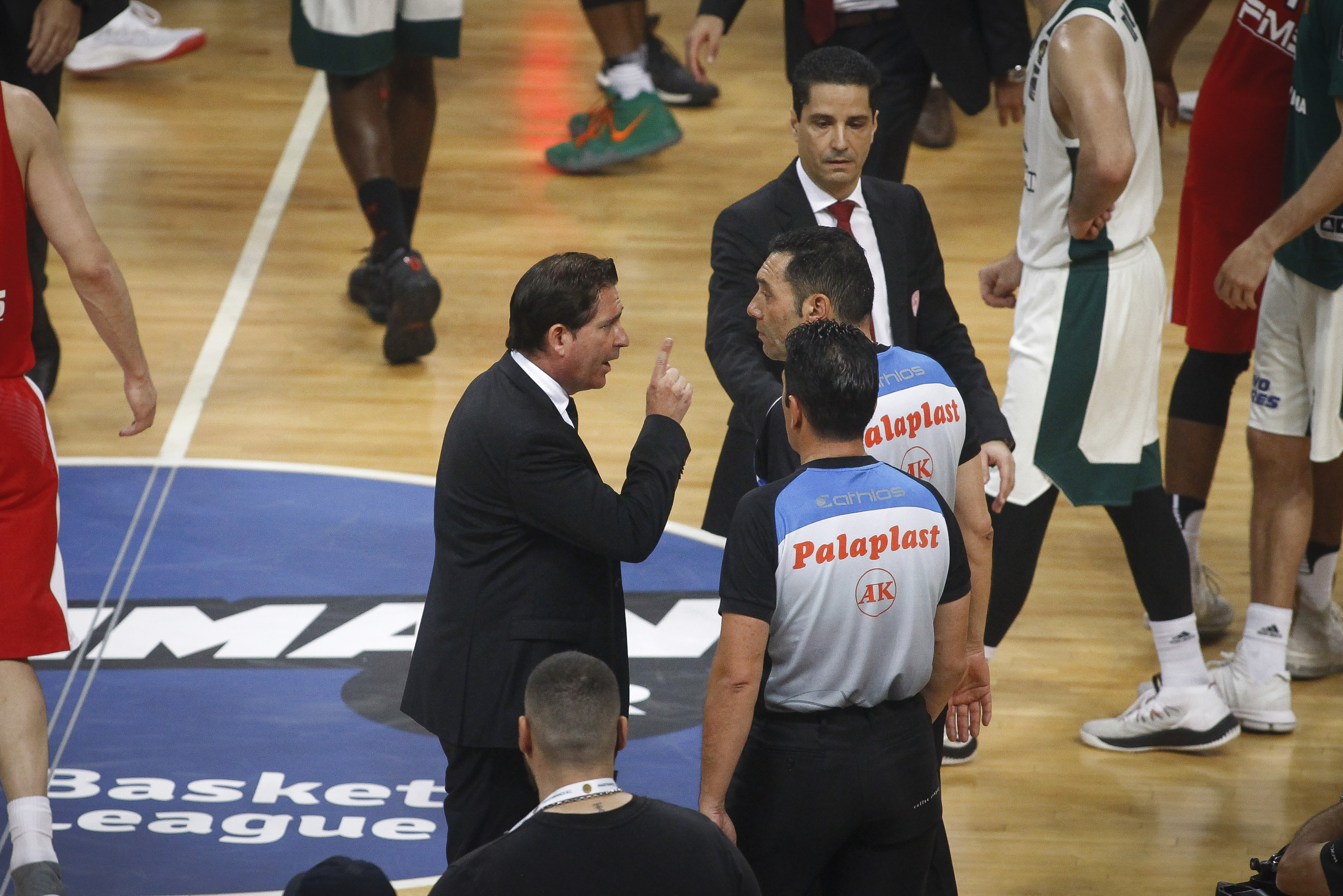 Στιχομυθία Πασκουάλ - Πηλοΐδη στο ΟΑΚΑ (pic)