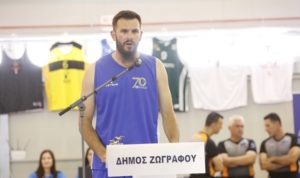 Συγκίνηση Φώτση στη μετονομασία του γηπέδου των Ιλισίων προς τιμήν του (vids) Συγκίνηση Φώτση στη μετονομασία του γηπέδου των Ιλισίων προς τιμήν του (vids)