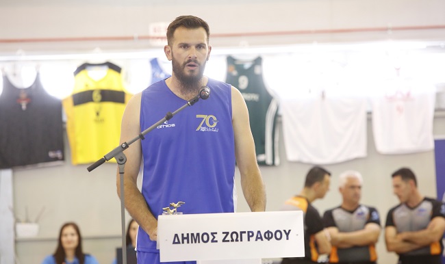 Συγκίνηση Φώτση στη μετονομασία του γηπέδου των Ιλισίων προς τιμήν του (vids)