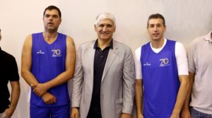 Συγκίνηση Φώτση στη μετονομασία του γηπέδου των Ιλισίων προς τιμήν του (vids) Συγκίνηση Φώτση στη μετονομασία του γηπέδου των Ιλισίων προς τιμήν του (vids)