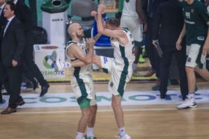 ΑΠΙΘΑΝΟΣ πανηγυρισμός Καλάθη-Λοτζέσκι (pics)