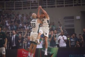 ΑΠΙΘΑΝΟΣ πανηγυρισμός Καλάθη-Λοτζέσκι (pics)