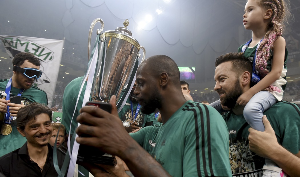 Η συγκινητική αφιέρωση του Ίαν Βουγιούκα (pic)