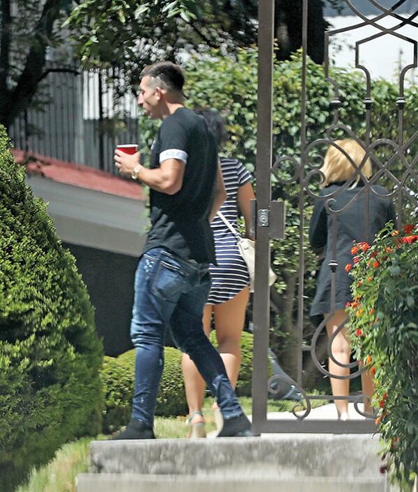 Μουντιάλ: Πάρτι με 30 πόρνες πολυτελείας για τους Μεξικανούς (pics) Μουντιάλ: Πάρτι με 30 πόρνες πολυτελείας για τους Μεξικανούς (pics)