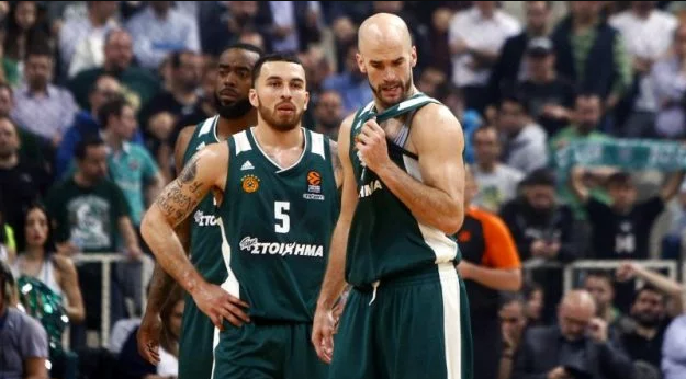 Τα... τριφυλλάκια του Τζέιμς στο post του Καλάθη για την παραμονή! (pic)