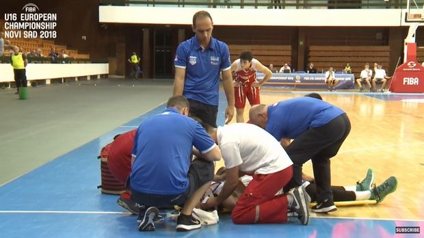 Χτύπησε στο κεφάλι και αποχώρησε με κολάρο ο παίκτης του Παναθηναϊκού