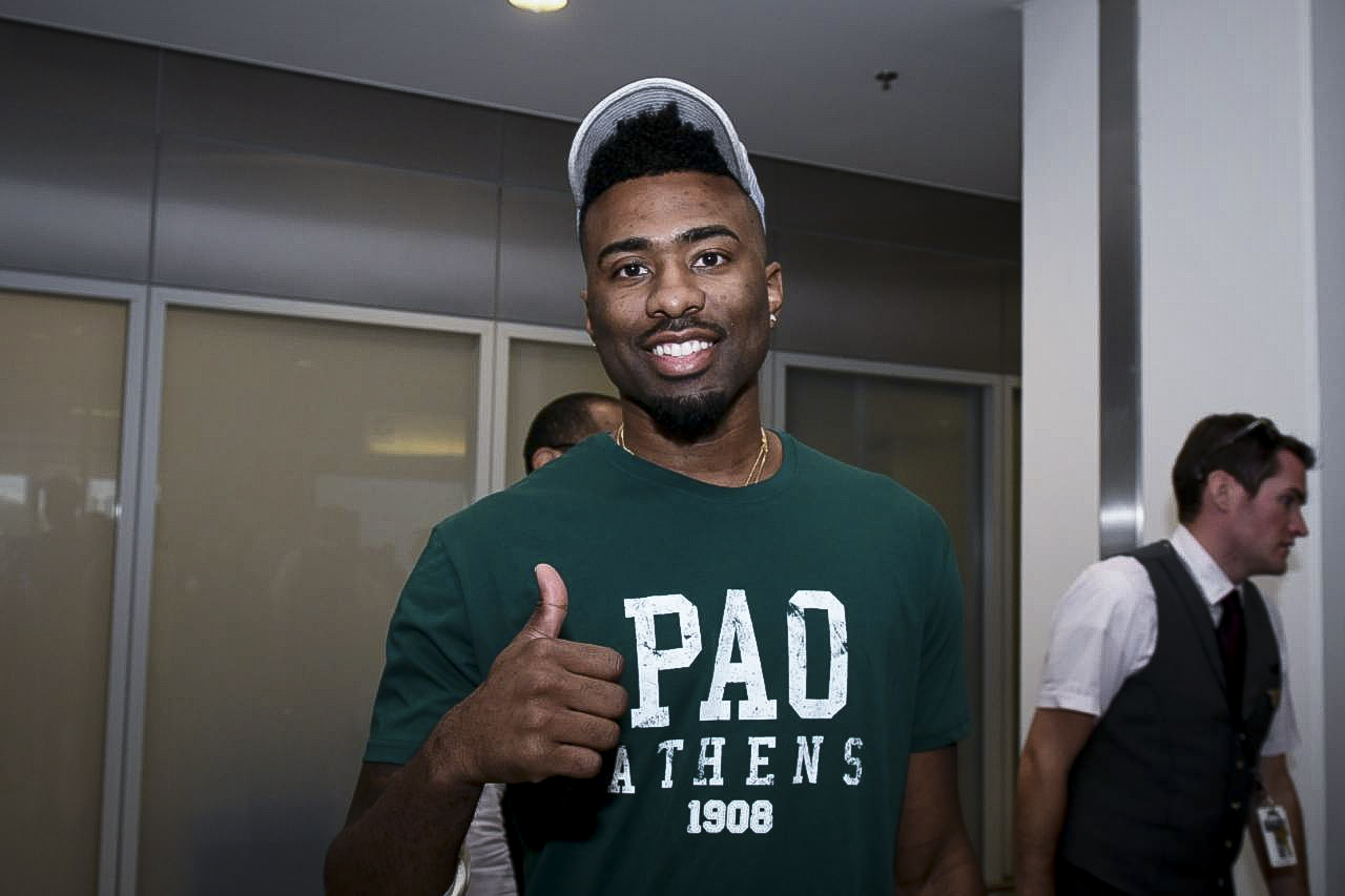 Στην Αθήνα ο Λάνγκφορντ με μπλουζάκι Παναθηναϊκού (vid)