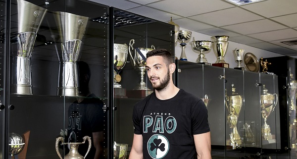 «Μπηχτή» Παπαπέτρου για Αγραβάνη: «Υπάρχει διαφορά μορφωτικού επιπέδου»