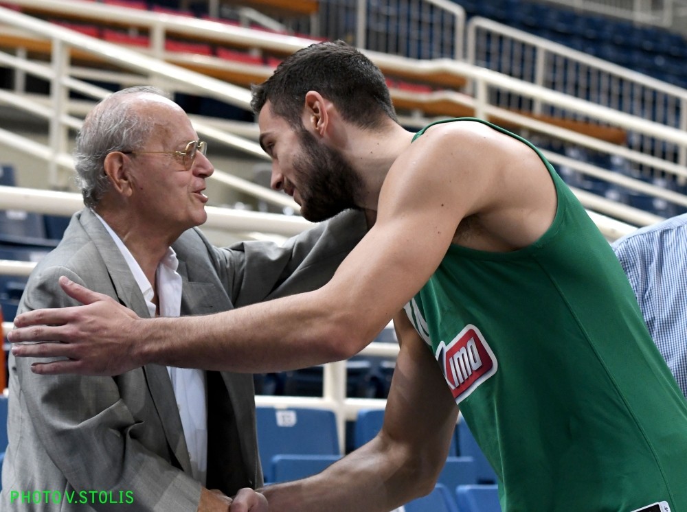 Ωραία στιγμή με Θανάση-Παπαπέτρου στο ΟΑΚΑ! (pic)